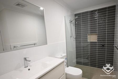 LUXURY 4 BEDROOM TOWNHOUSE 2 LIVING AREAS - Photo 4