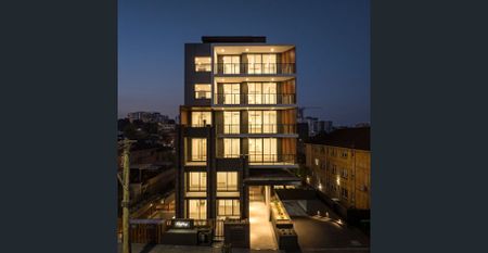 Luxury Living in Central Location - Photo 5
