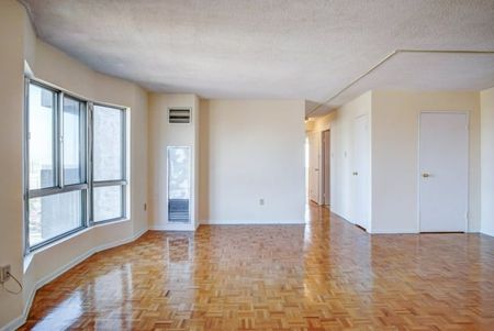 Forest Manor - Photo 5