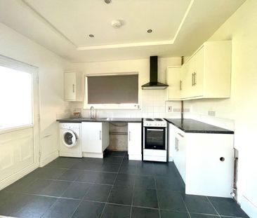 3 Bed Semi-Detached House, Hill Crest, BS4 - Photo 6