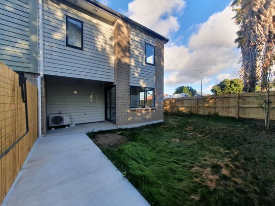 Stylish & Modern Three-Bedroom Townhouse - Photo 1