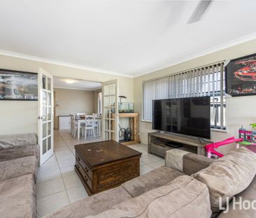 Spacious Family Home Just 300 Metres from the Beach. - Photo 1