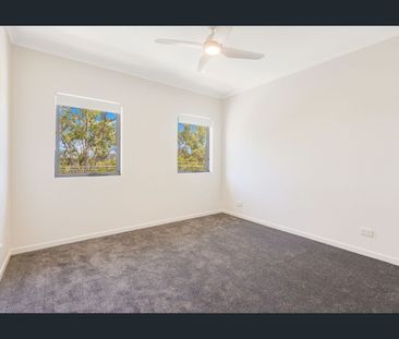 Fresh & Bright Top-Floor Unit in Tweed Heads South - Photo 2