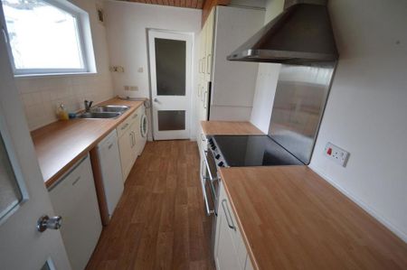 3 bedroom semi-detached house to rent - Photo 5