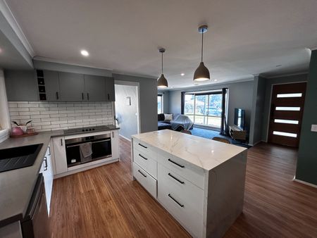 Beautifully Renovated Family Home in Clifton Springs - Photo 4