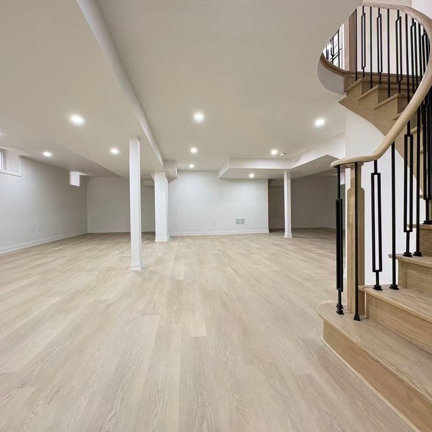 For Lease - 108 Berwick Crescent, Richmond Hill, Ontario - Photo 1