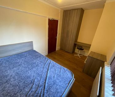 8 Bed Semi-Detached House, Egerton Road, M14 - Photo 4