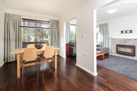 Modern Open Plan Family Abode - Photo 2