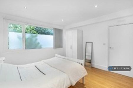 3 bedroom flat to rent - Photo 3