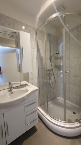 Charmante Altbauwohnung mit Balkon im 3. Stock - Photo 4