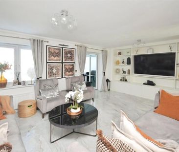 4 bedroom link detached house to rent - Photo 2