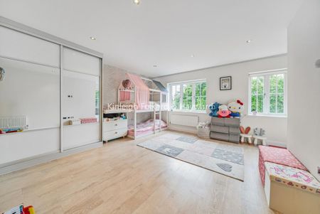 3 bedroom flat to rent - Photo 5