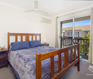 Freshly Renovated 3-Bedroom Townhouse in a Secure Gated Complex - Photo 2