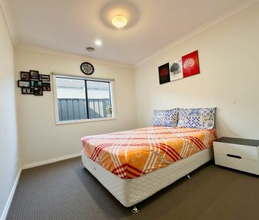 Stylish & Spacious family living Excellent location!!! - Photo 5