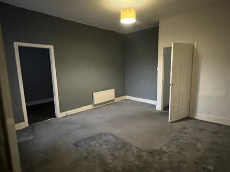 3 bedroom flat to rent - Photo 3