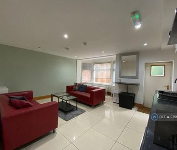 1 bedroom in a house share to rent - Photo 2