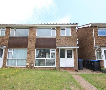 3 bedroom semi-detached house to rent - Photo 2