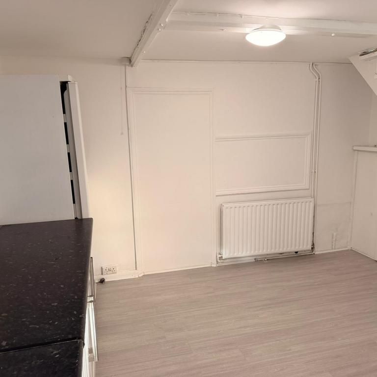 2 bedroom semi-detached house to rent - Photo 1