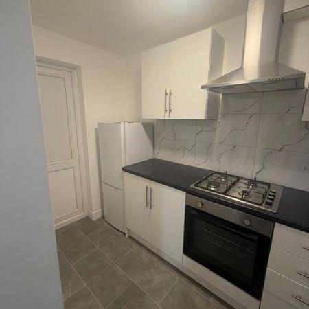 3 bedroom flat to rent - Photo 3