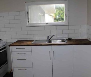 Large Villa with fully fenced backyard! - Photo 3