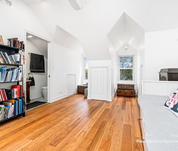 Grand 4 bed terrace in blue ribbon location - Photo 1