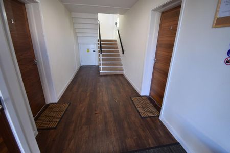 3 bedroom flat to rent - Photo 4