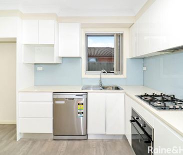 Modern Townhouse - Photo 3