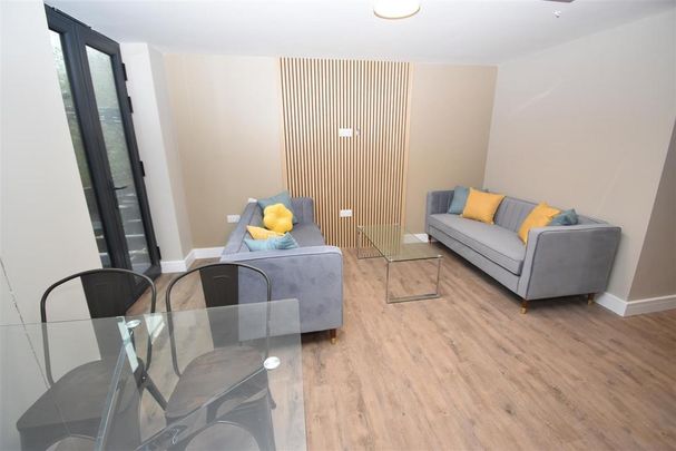 3 bedroom flat to rent - Photo 1