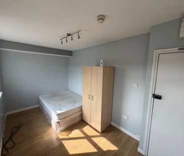 Studio Flat, Waters Road, SE6 - Photo 2
