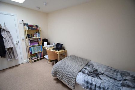 1 bedroom in a house share to rent - Photo 3