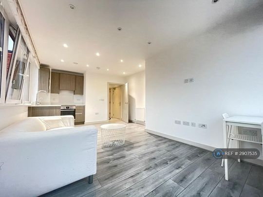 1 bedroom flat to rent - Photo 1