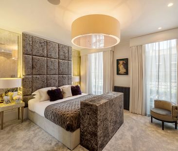 Picturesque, extensively refurbished mews house in the heart of Bel... - Photo 3