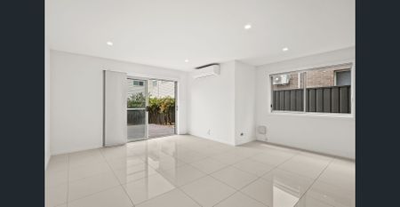 Spacious 3 Bed Room Town House - Photo 4