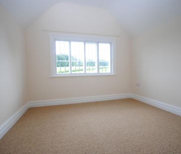 4 bedroom semi-detached house to rent - Photo 4
