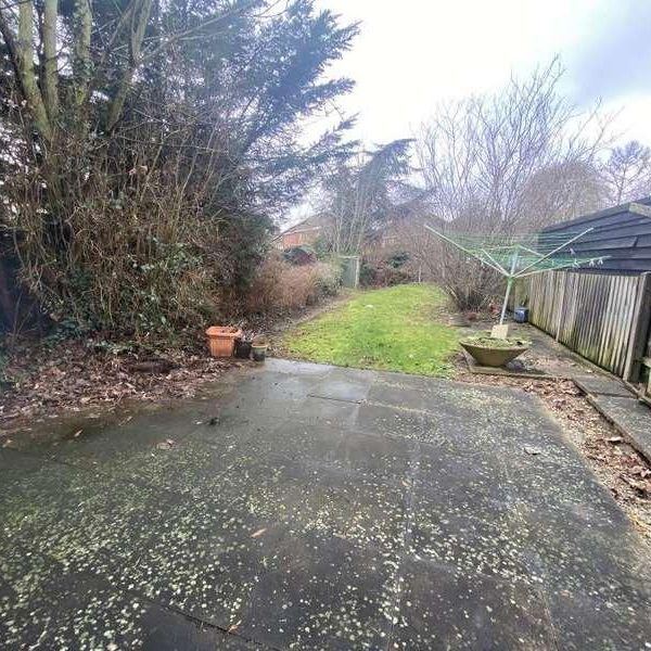 Large Room With Private Shower Room, PE1 - Photo 1