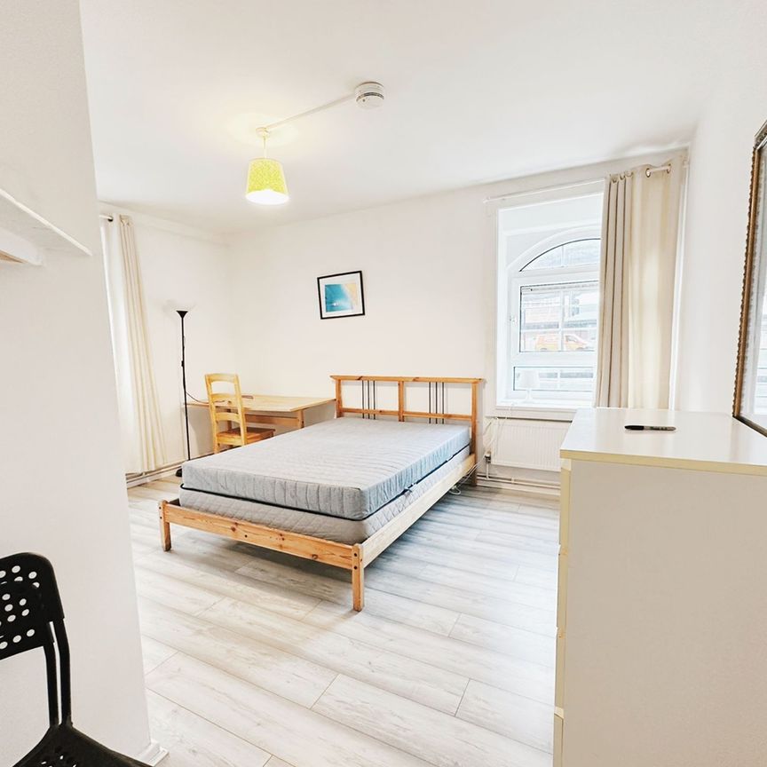 Room in a Shared House, Bradley House, E3 - Photo 1