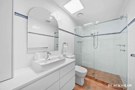 Prestigious, Walkable Location - Photo 4