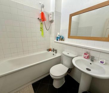 1 bedroom in a house share to rent - Photo 6