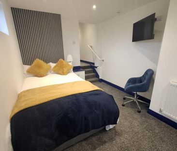 Room to let in newly refurbished HMO – Heneage Road - Photo 2