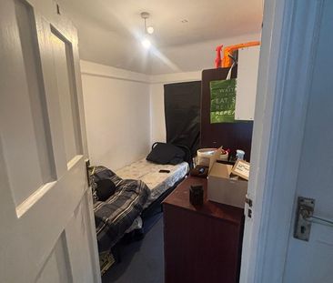 Room in a Shared Flat, Westminster Avenue, CR7 - Photo 3