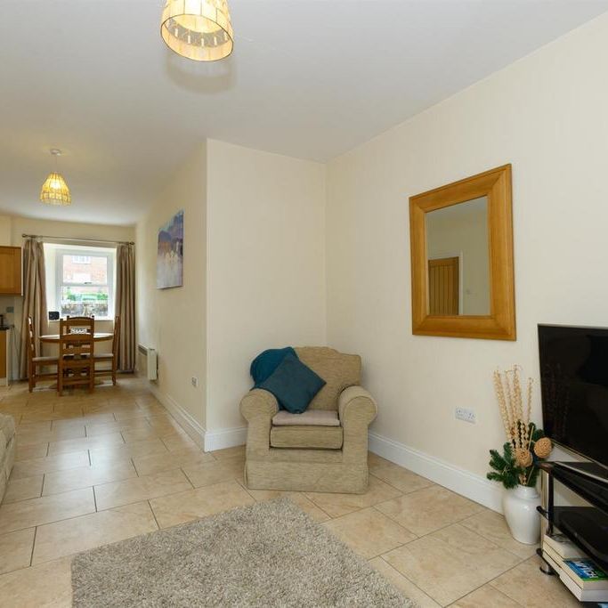 2 bedroom flat to rent - Photo 1