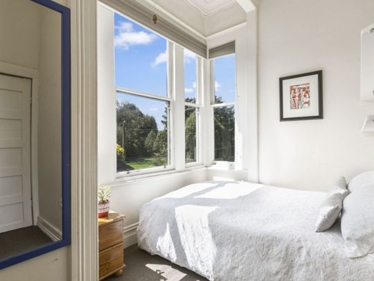 Close to Uni! - Photo 1