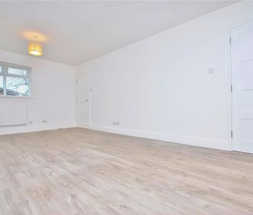 2 bedroom end of terrace house to rent - Photo 5