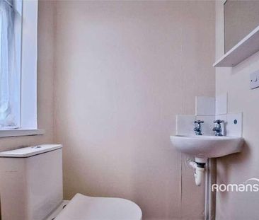 Newtown Road, Denham, Uxbridge, Buckinghamshire, UB9 - Photo 2