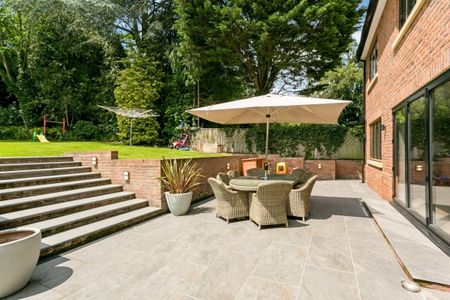 6 bedroom detached house to rent - Photo 4