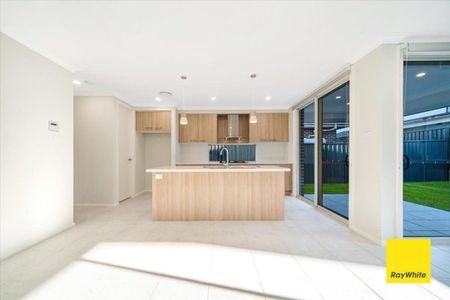 Near new spacious and comfortable family home - Photo 4