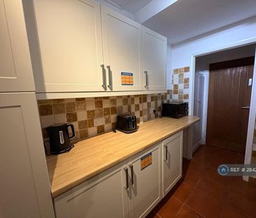 1 bedroom in a house share to rent - Photo 6