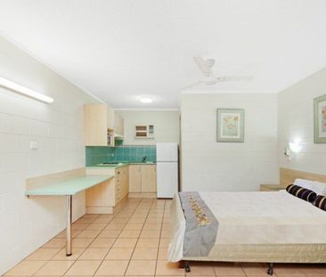 CHARMING STUDIO APARTMENT IN STUNNING COMPLEX - Photo 2