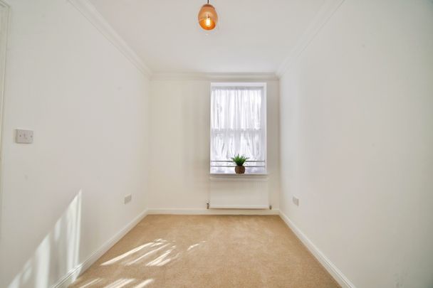 Beautiful 2 Bedroom Flat To Let In Enfield - Photo 1