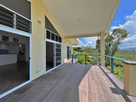 Oceanview Oasis in Cannonvale, Queensland - Photo 4